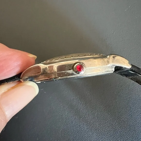 Disney Princess limited edition Snow White watch - Picture 4 of 4